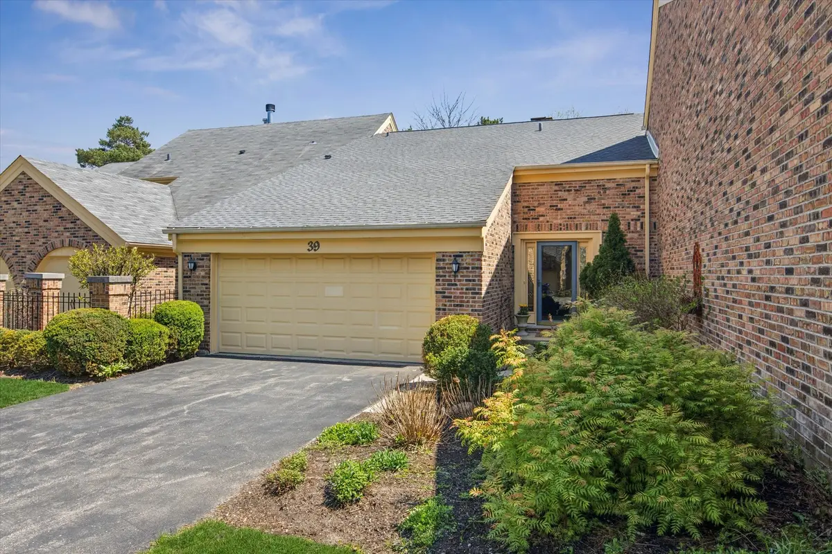 39 The Court Of Cobblestone Court, Northbrook, IL 60062 - #1