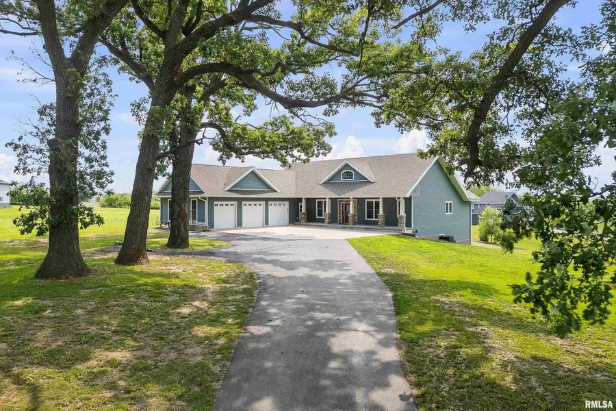 1335 N Utah Avenue, Davenport, IA 52804 - #2