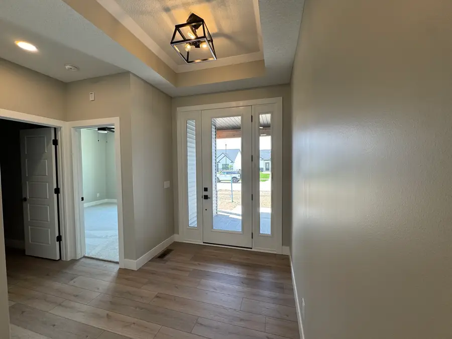 1413 Colonial Court, Eldridge, IA 52748 - #2