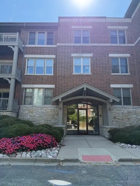 275 E Railroad Avenue #206, Bartlett, IL 60103 - #1