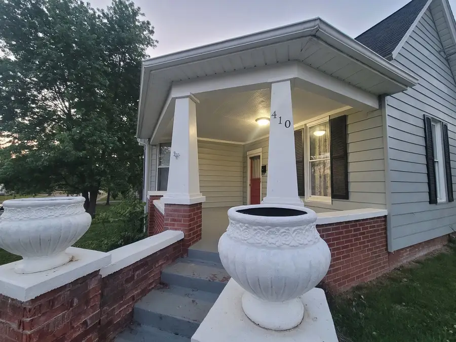 410 E Main Street, McLeansboro, IL 62859 - #3