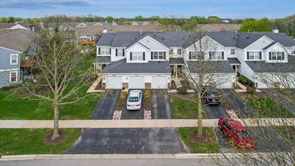 832 Genesee Drive, Naperville, IL 60563