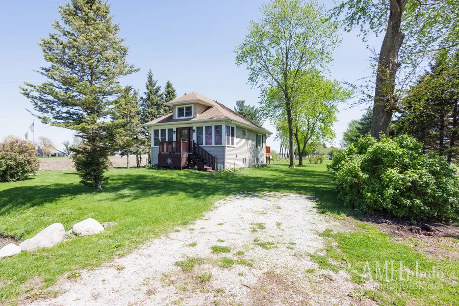 3743 S 8500 E Road, Saint Anne, IL 60964 - #2