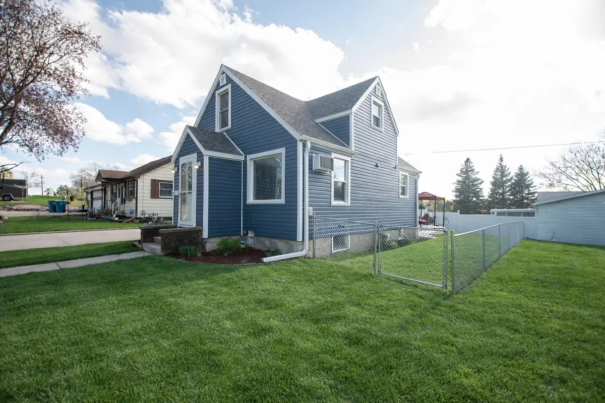 813 S Jefferson Avenue, Dixon, IL 61021 - #1