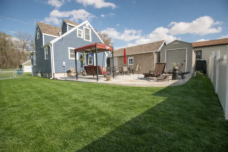 813 S Jefferson Avenue, Dixon, IL 61021 - #2