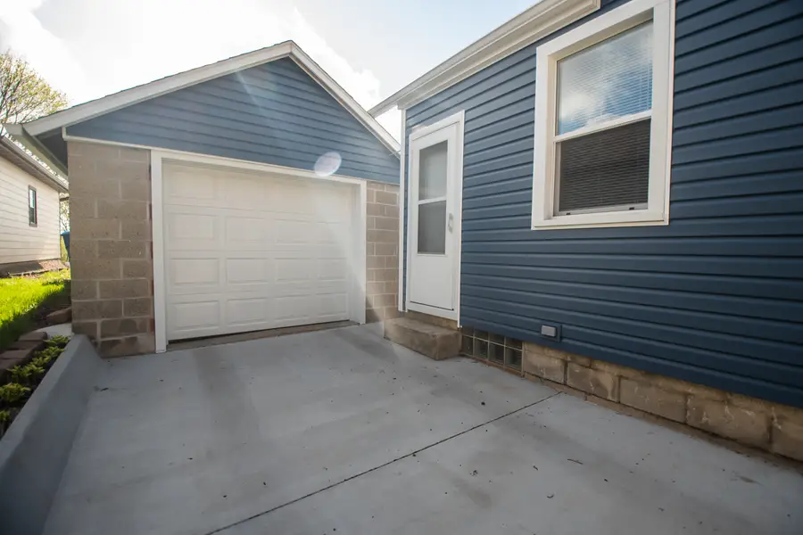 813 S Jefferson Avenue, Dixon, IL 61021 - #3