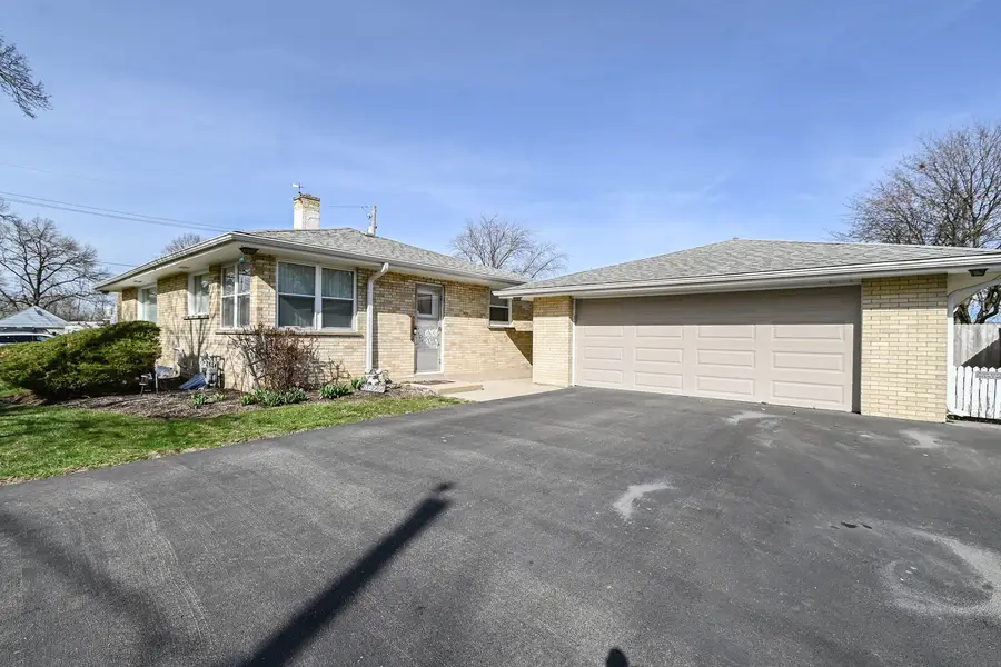 3877 Grandview Avenue, Gurnee, IL 60031 - #3