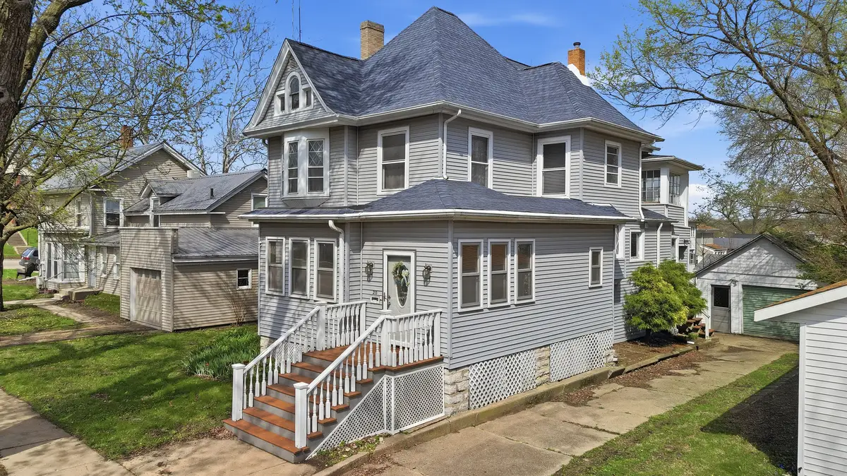 215 W 7th Street, Dixon, IL 61021 - #1