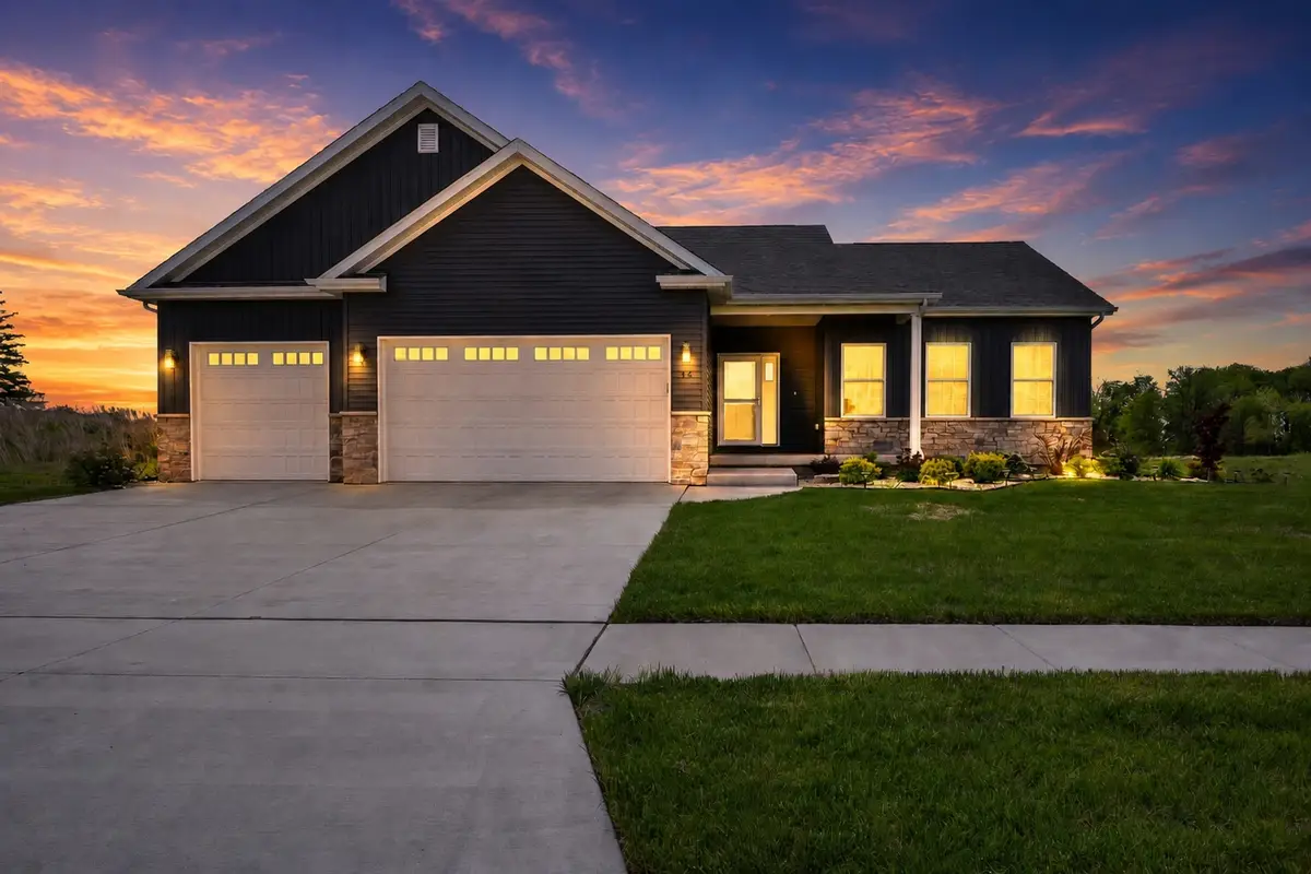 14 Viola Drive, Le Claire, IA 52753 - #1