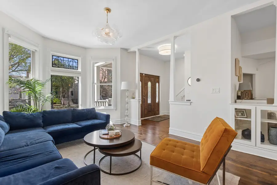 2106 W Addison Street, Chicago, IL 60618 - #2