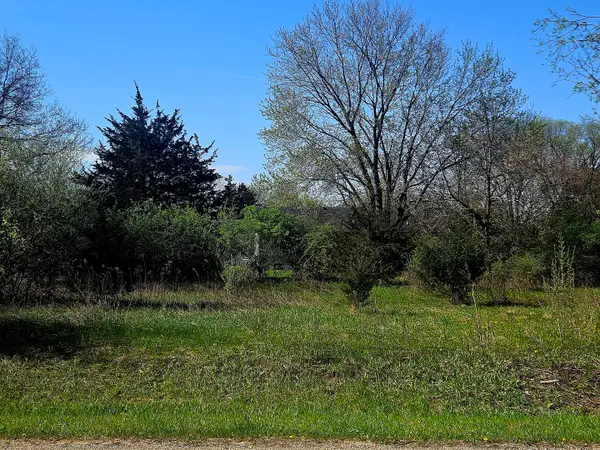 417 Des Moines Lane, Dixon, IL 61021