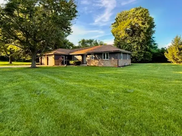 1106 E Pearl Drive, Mahomet, IL 61853