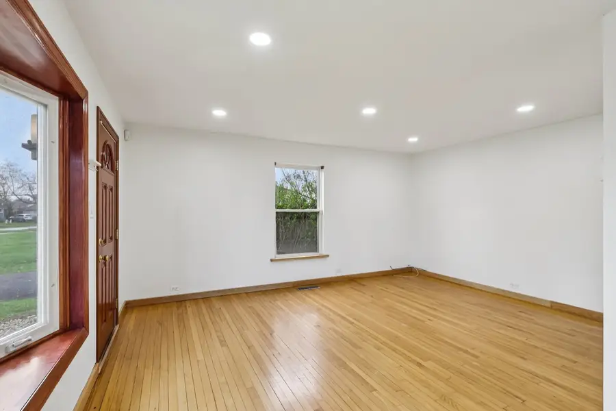 9523 Sayre Avenue, Morton Grove, IL 60053 - #3