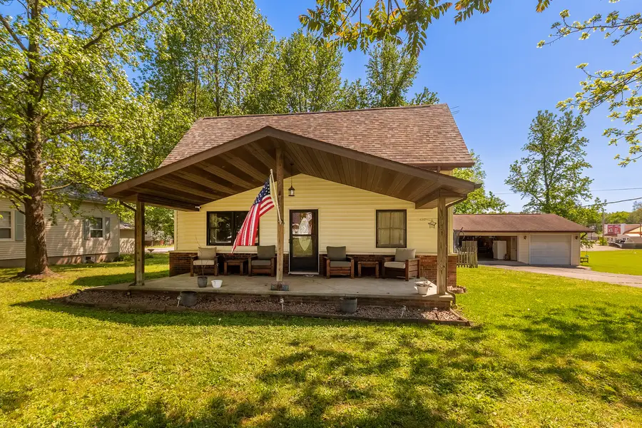 818 W Saint Louis Street, West Frankfort, IL 62896 - #2