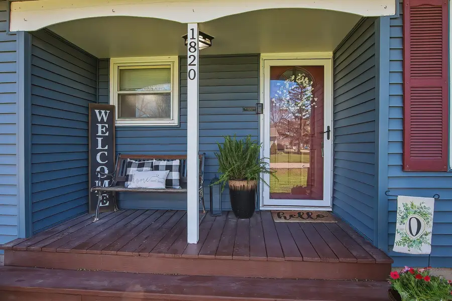 1820 Parklane Avenue, McHenry, IL 60050 - #2