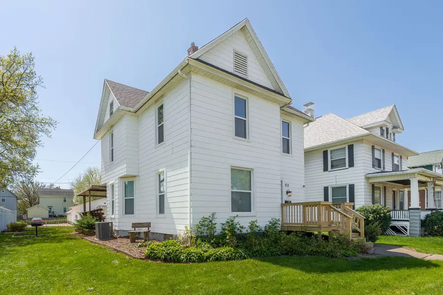 813 W Locust Street, Davenport, IA 52804 - #3