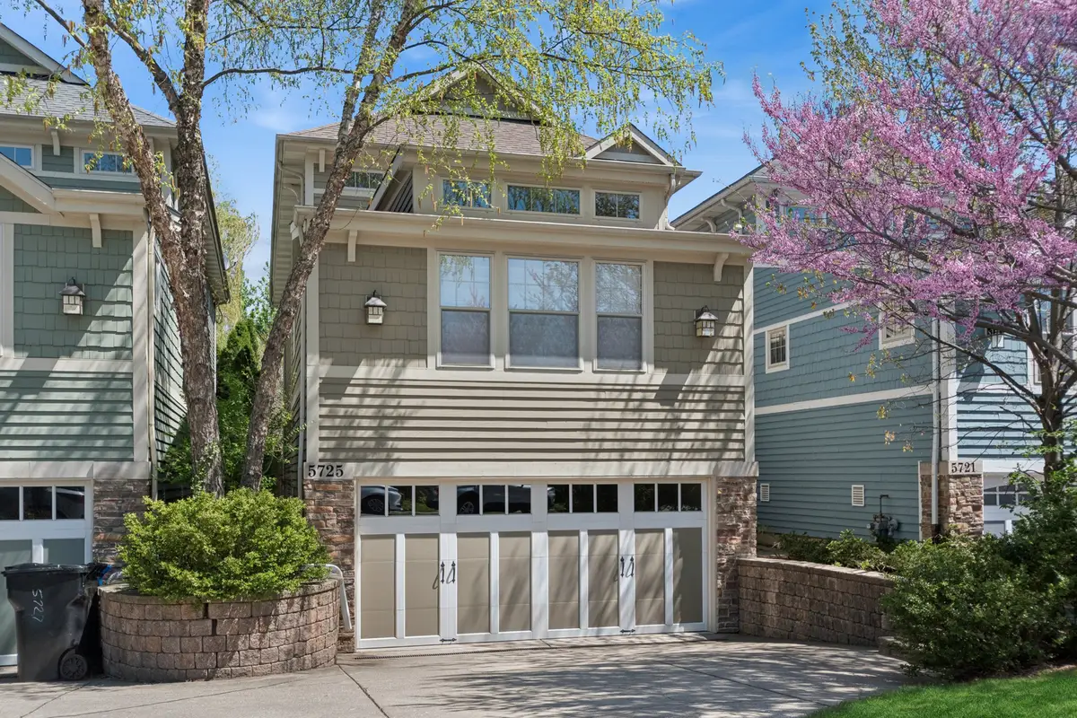 5725 N Jersey Avenue, Chicago, IL 60659 - #1