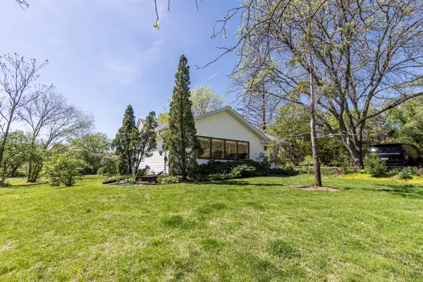 11s104 Jackson Street, Burr Ridge, IL 60527