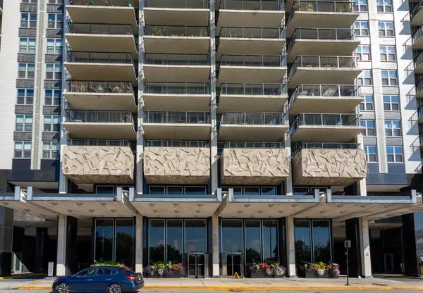400 E Randolph Street #1104, Chicago, IL 60601