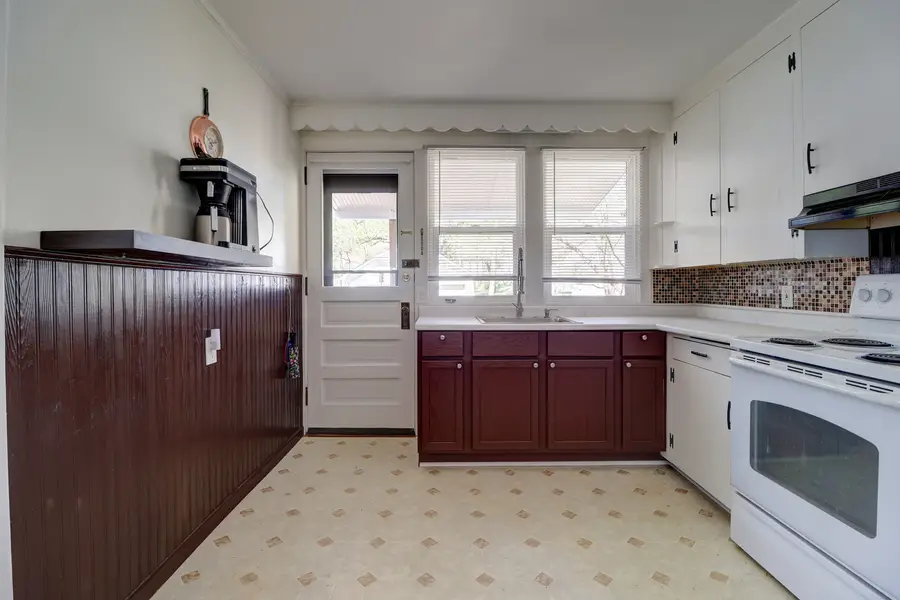 232 N 6th Street, Clinton, IA 52732 - #2