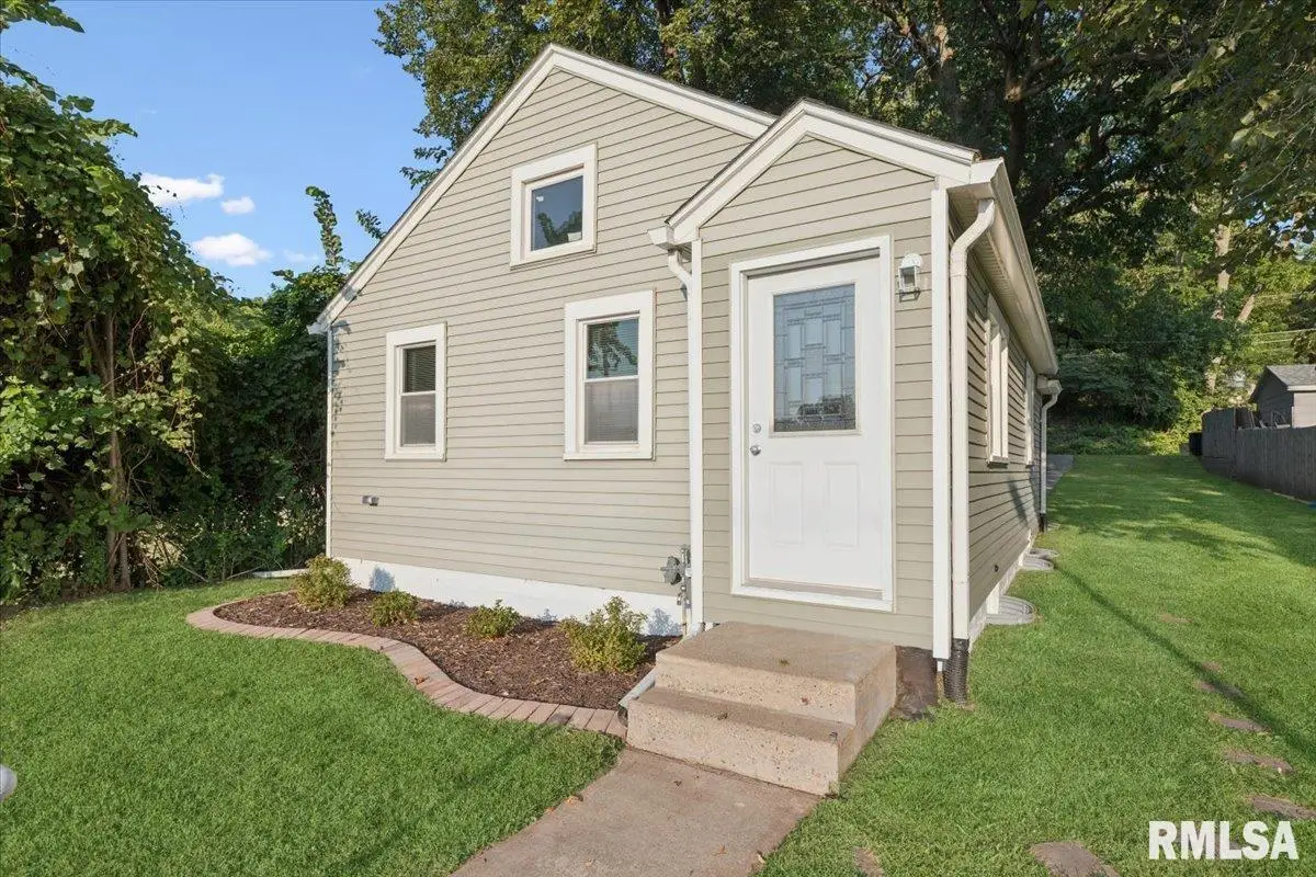 4105 11th Street, Rock Island, IL 61201 - #1