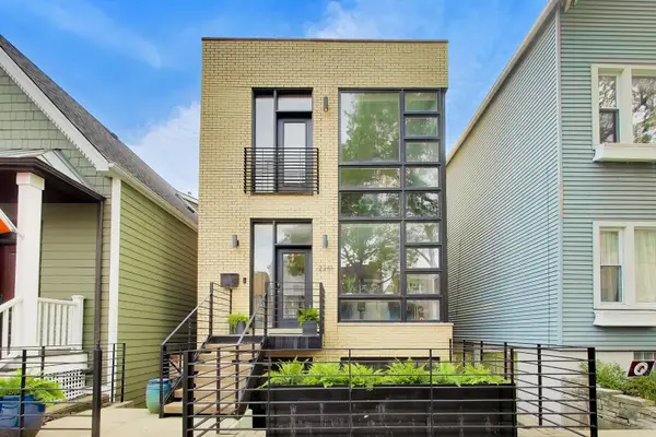 2241 W Melrose Street, Chicago, IL 60618