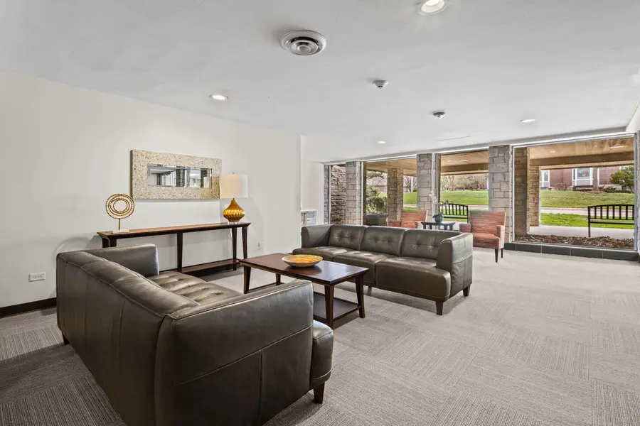 400 Ascot Drive #2L, Park Ridge, IL 60068 - #3
