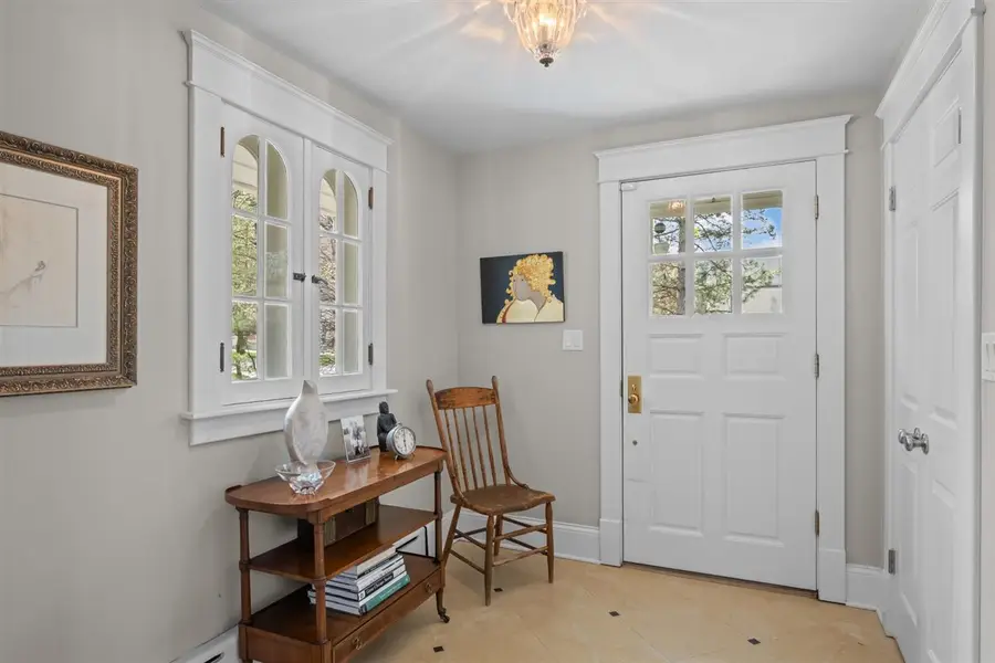 2269 Saint Johns Avenue, Highland Park, IL 60035 - #2