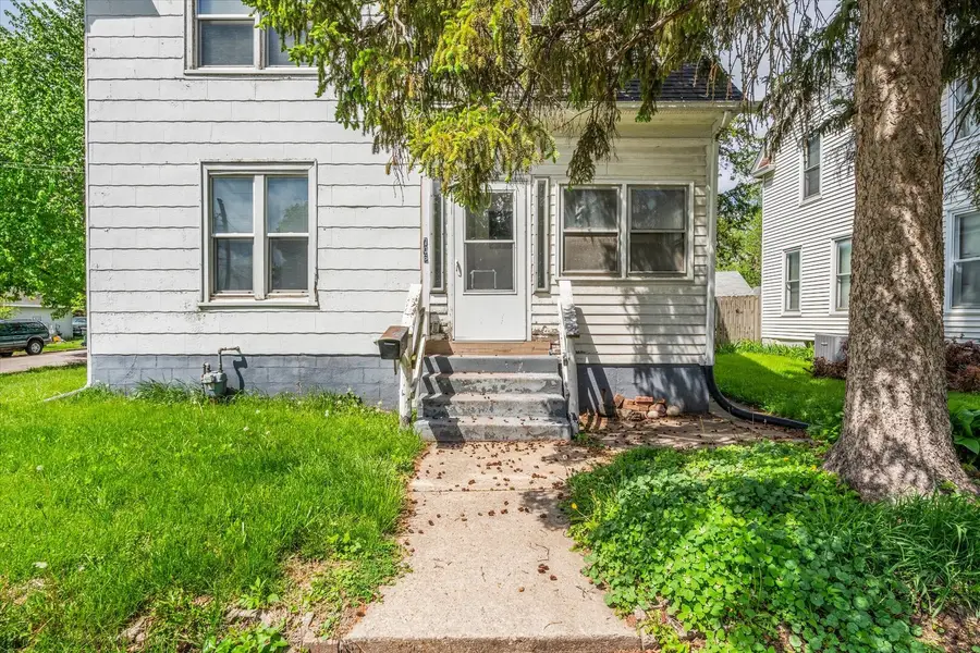 706 N Howell Street, Davenport, IA 52802 - #2