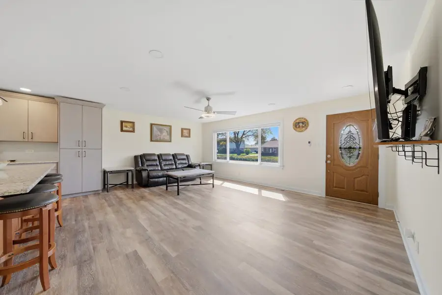 10817 S Mason Avenue, Chicago Ridge, IL 60415 - #2