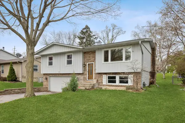 13 Hawthorne Road, Lake In The Hills, IL 60156