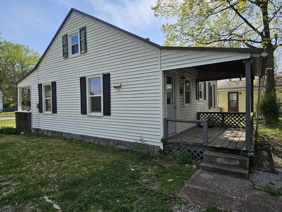 415 E Johnson Street, Fairfield, IL 62837 - #3