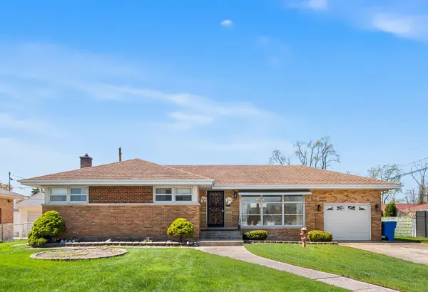 5236 N Pioneer Avenue, Chicago, IL 60656