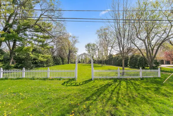 2803 N Vista Road, Arlington Heights, IL 60004