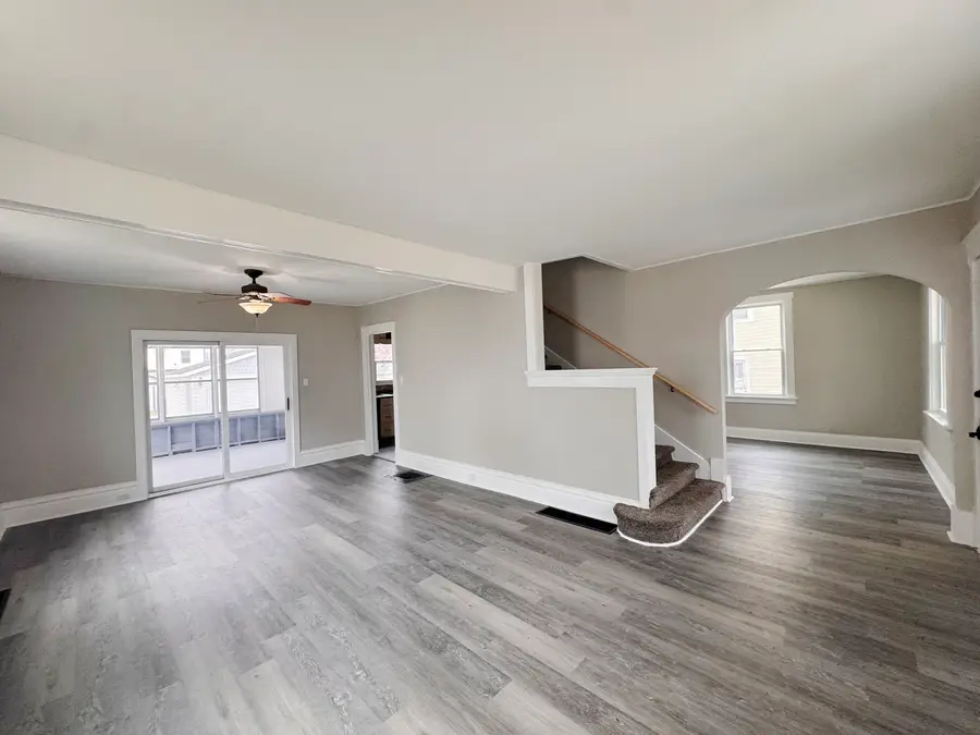 307 W 11th Street, Sterling, IL 61081 - #3