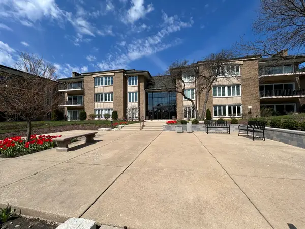 1 Oak Brook Club Drive #A105, Oak Brook, IL 60523