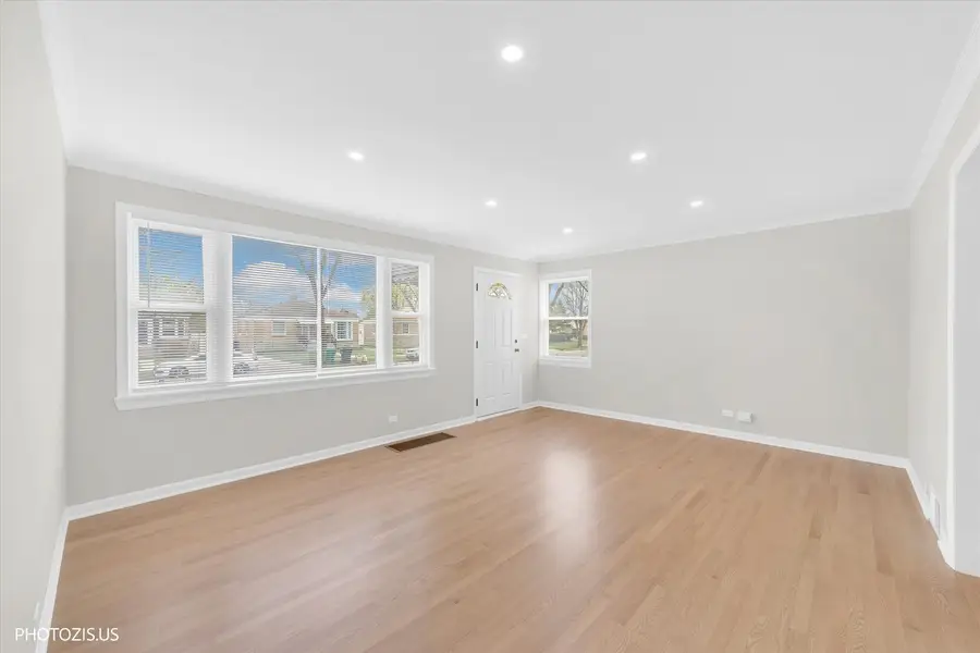 2112 Portsmouth Avenue, Westchester, IL 60154 - #3