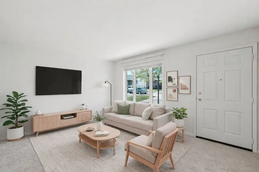 910 Meadow Lane, Streamwood, IL 60107 - #3