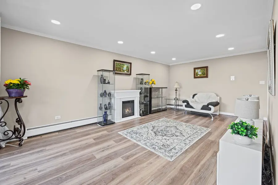 1205 E Hintz Road #209, Arlington Heights, IL 60004 - #3