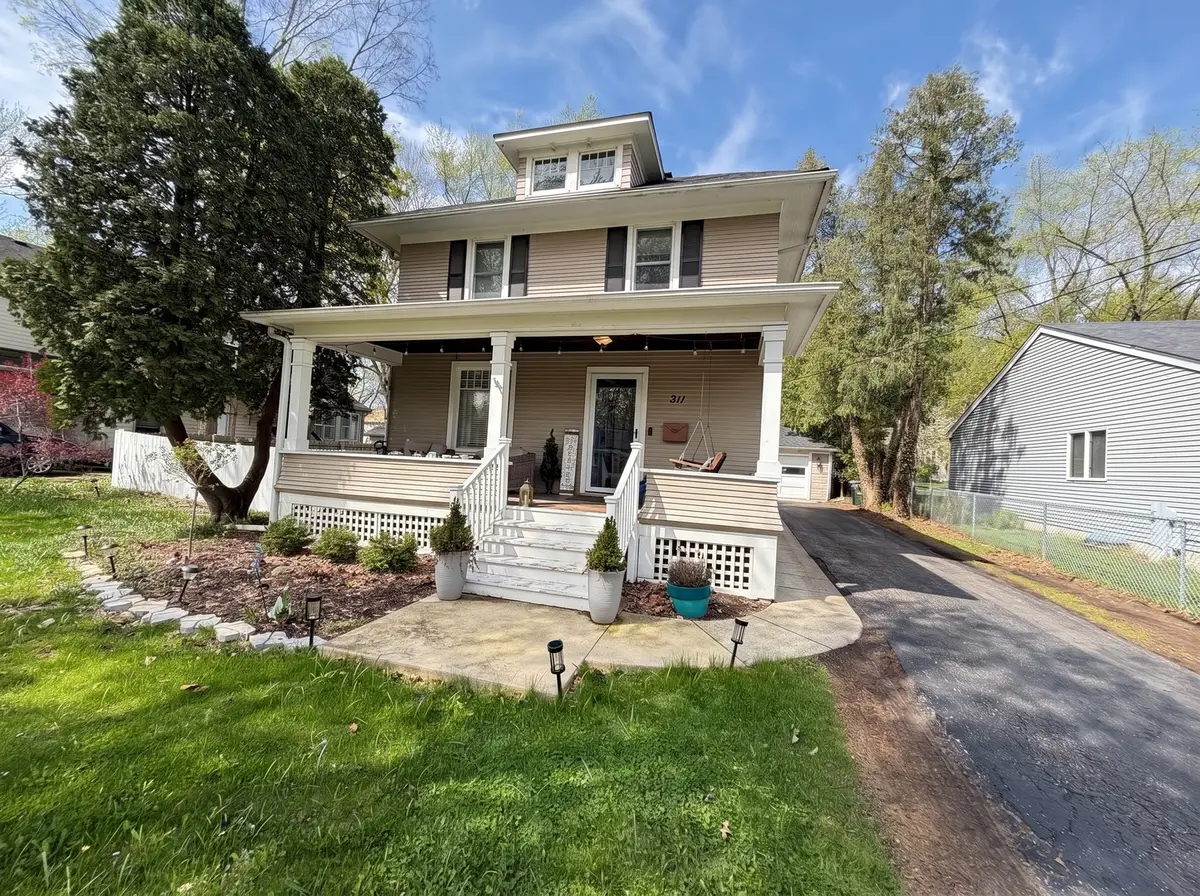 211 N Batavia Avenue, Batavia, IL 60510 - #1