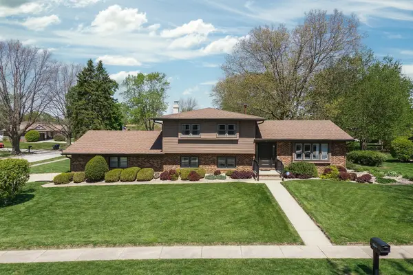 2502 Yorktown Drive, Bloomington, IL 61704