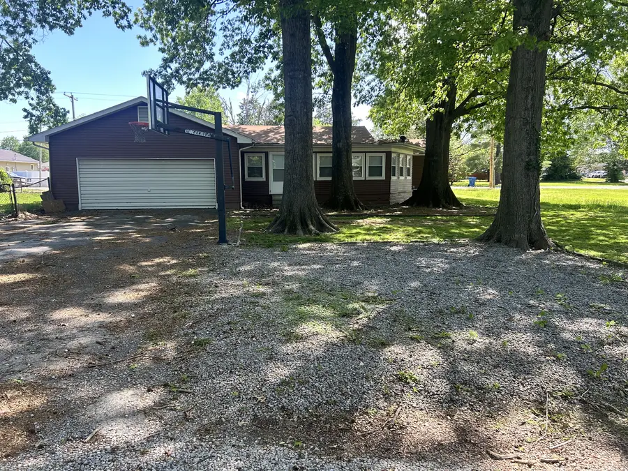 511 W 5th Street, Benton, IL 62812 - #2