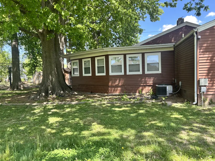 511 W 5th Street, Benton, IL 62812 - #3