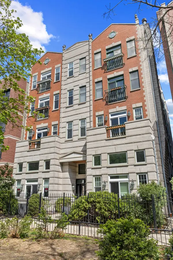 860 W Buckingham Place #2W, Chicago, IL 60657