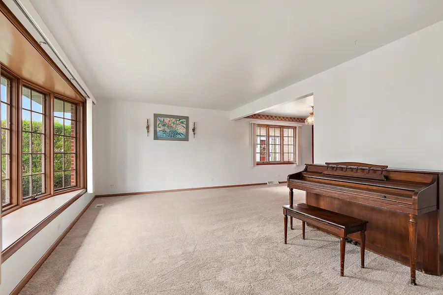 9021 S Francisco Avenue, Evergreen Park, IL 60805 - #2