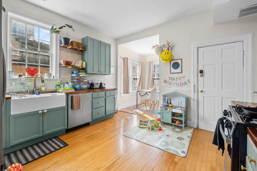 2317 W Barry Avenue, Chicago, IL 60618 - #3