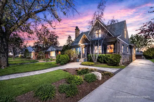 305 N Clinton Avenue, Elmhurst, IL 60126