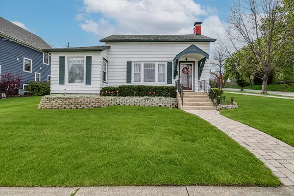 302 E Division Street, Lemont, IL 60439