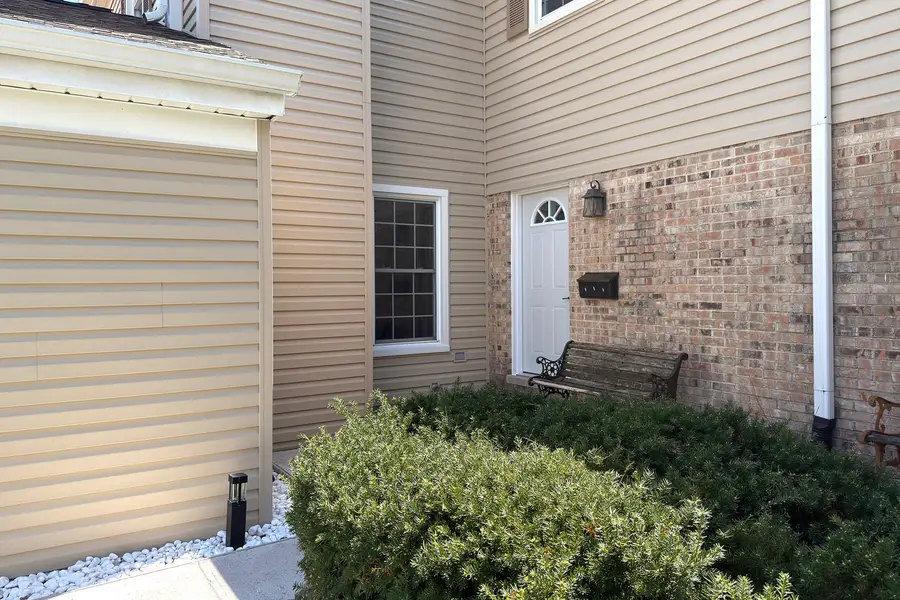 823 Banyan Drive, Elk Grove Village, IL 60007 - #2
