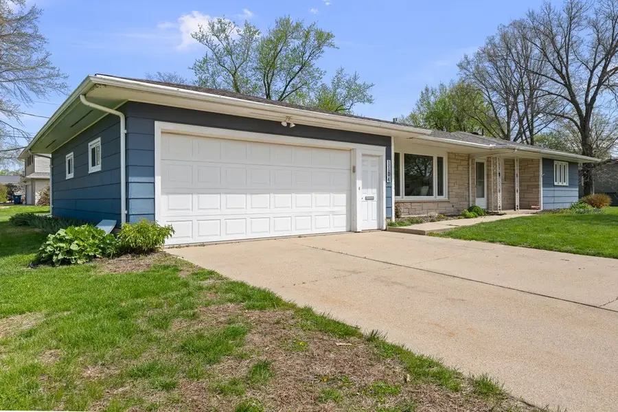 1104 3rd Street, Dewitt, IA 52742 - #2